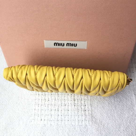 Authentic MIU MIU Matelasse Nappa Leather L Shape Zipper Wallet Card Holder Sole - Picture 4 of 16